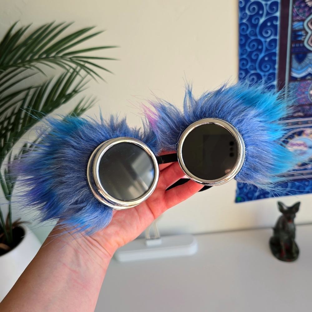 NWOT Dolls Kill Electric Animal Fuzzy Goggles Glasses Ombre Faux Fur Adjustable